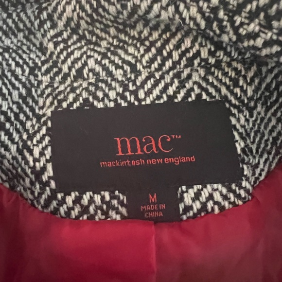 Herringbone pattern with red liner coat - super cute - mac - Picture 9 of 10